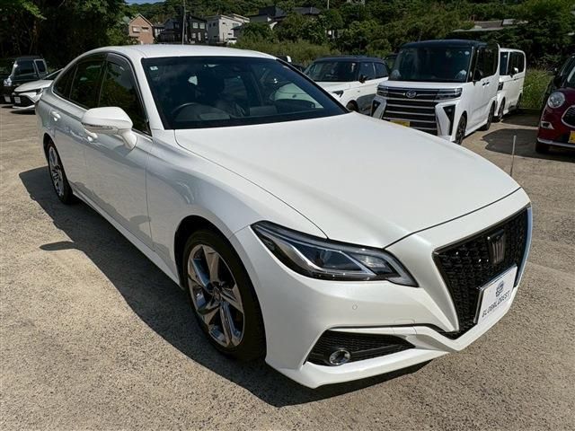 CROWN sedan