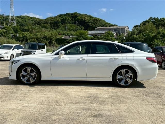 CROWN sedan