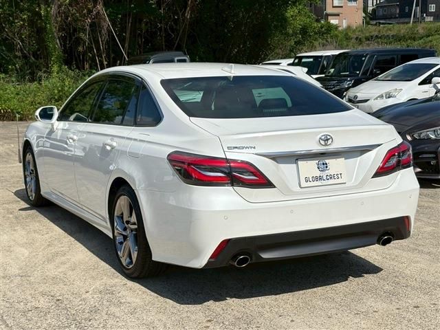 CROWN sedan