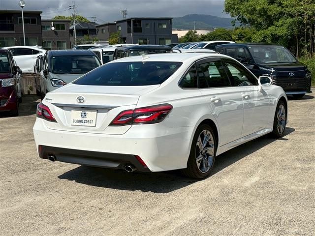 CROWN sedan