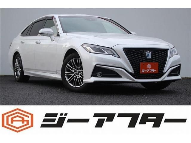 CROWN sedan hybrid
