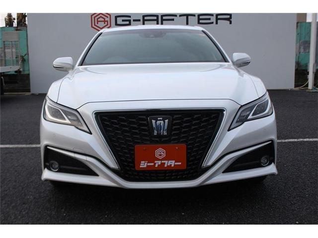 CROWN sedan hybrid