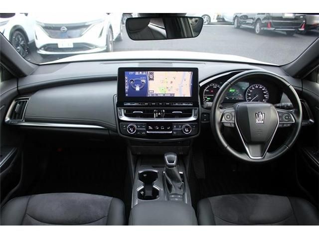 CROWN sedan hybrid