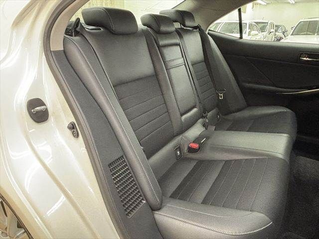 LEXUS IS300h