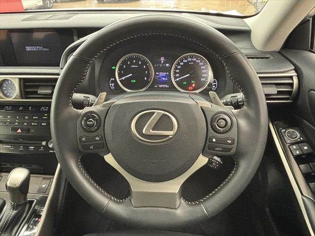 LEXUS IS300h