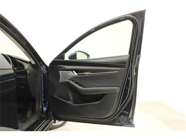 MAZDA3 SEDAN