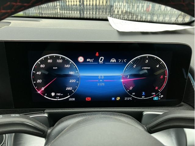 MERCEDES BENZ GLB