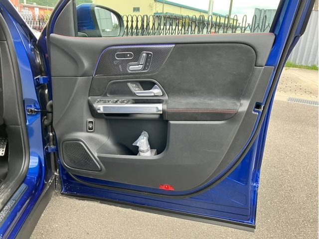 MERCEDES BENZ GLB