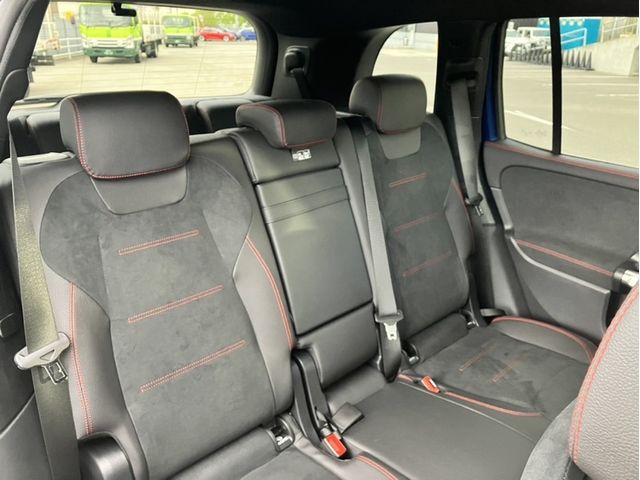 MERCEDES BENZ GLB