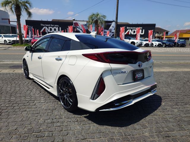PRIUS PHV