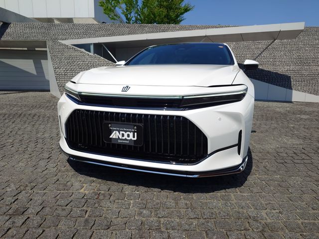 CROWN sedan hybrid