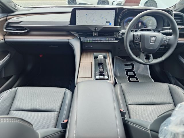 CROWN sedan hybrid