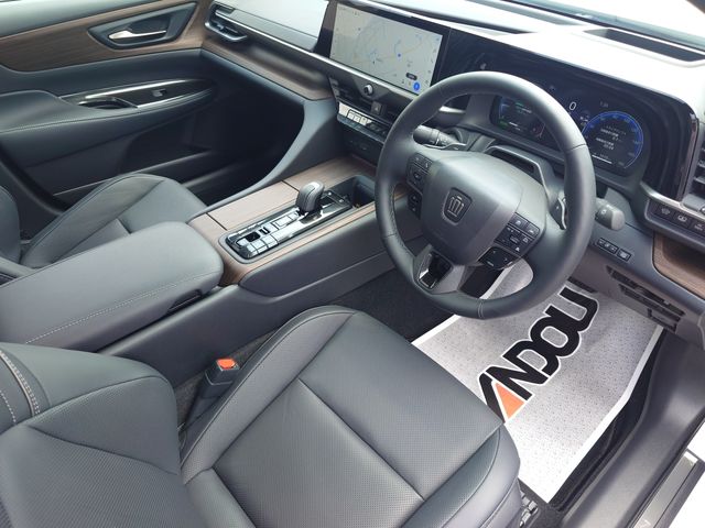 CROWN sedan hybrid