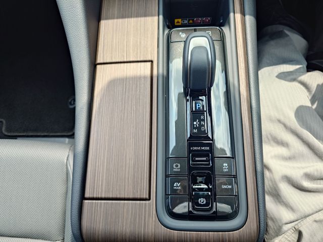 CROWN sedan hybrid