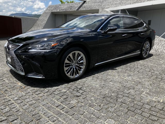 LEXUS LS500h 4WD