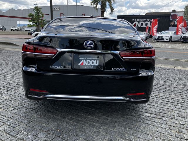 LEXUS LS500h 4WD