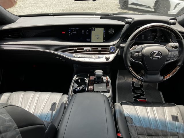 LEXUS LS500h 4WD