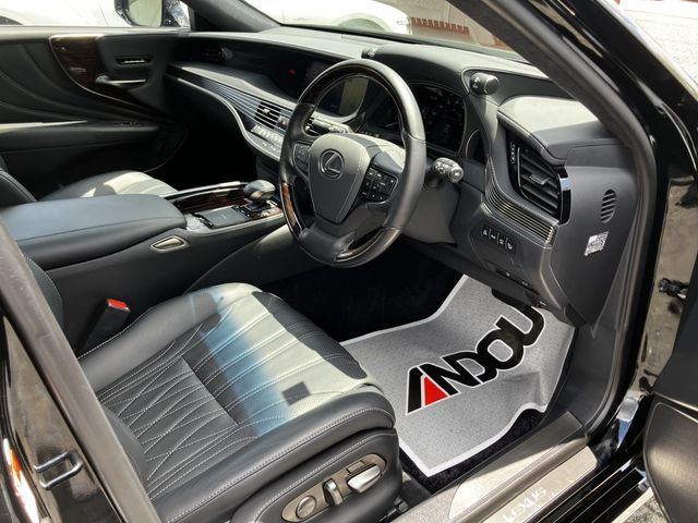 LEXUS LS500h 4WD