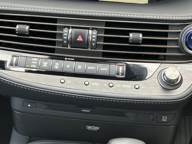 LEXUS LS500h 4WD