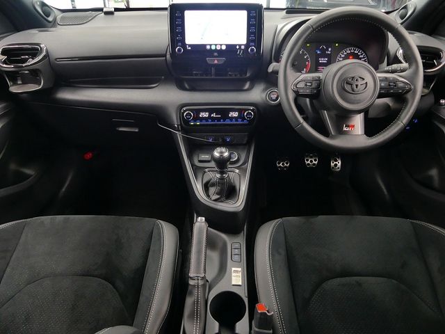 GR YARIS