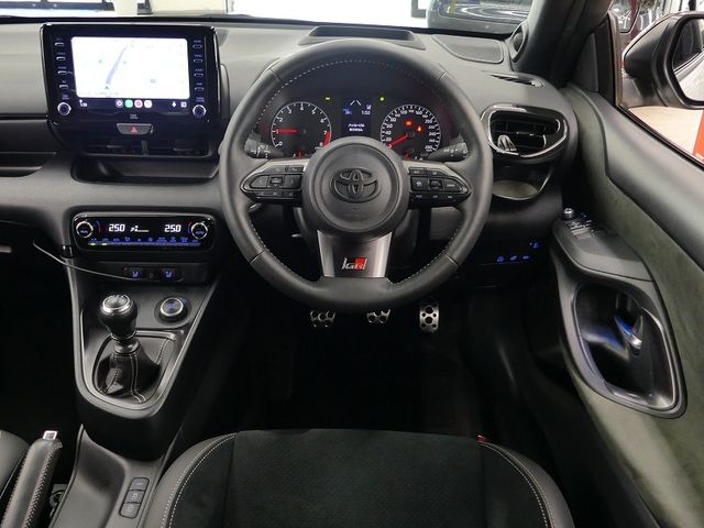 GR YARIS