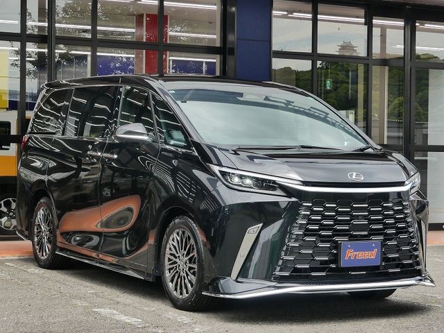 Lexus LM500h
