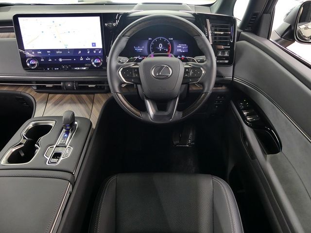 Lexus LM500h