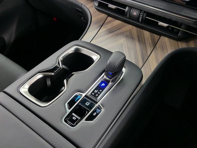 Lexus LM500h