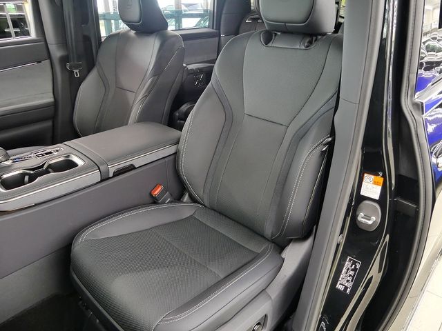 Lexus LM500h