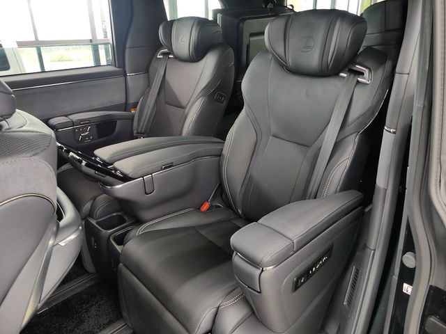 Lexus LM500h