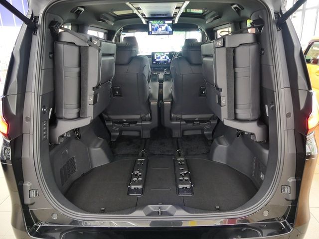 Lexus LM500h