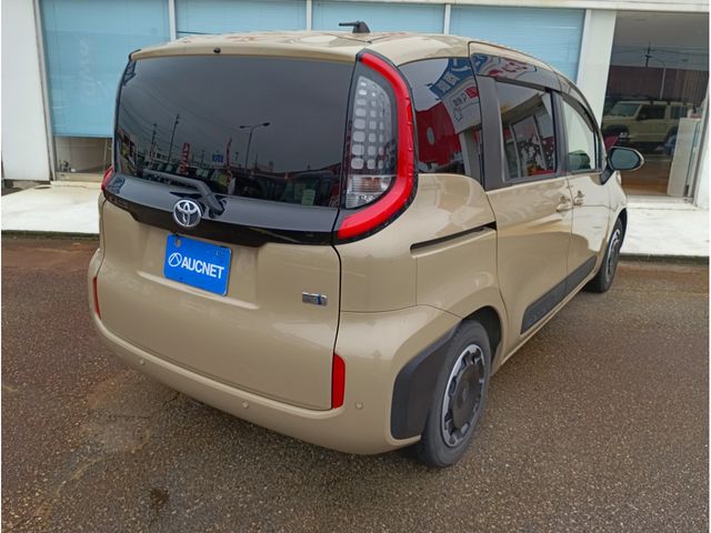 SIENTA HYBRID