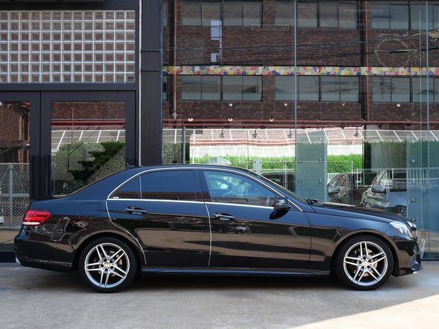 MERCEDES BENZ E class sedan