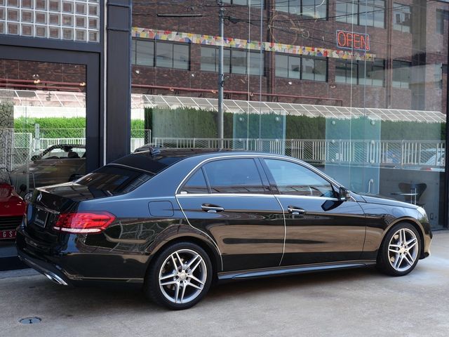 MERCEDES BENZ E class sedan