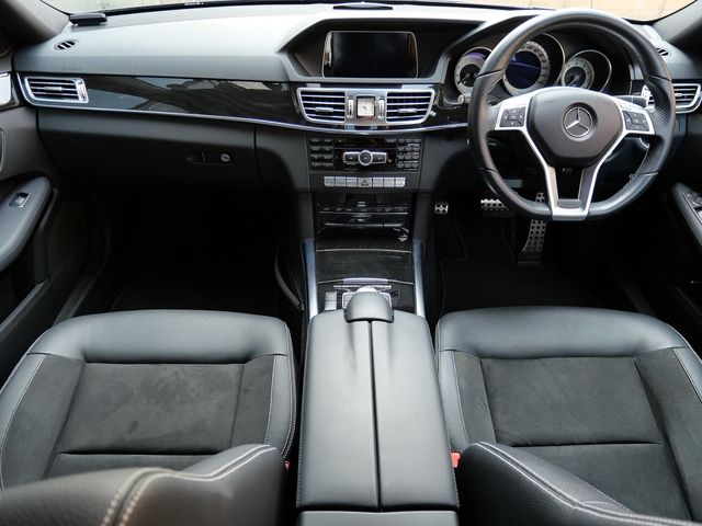 MERCEDES BENZ E class sedan