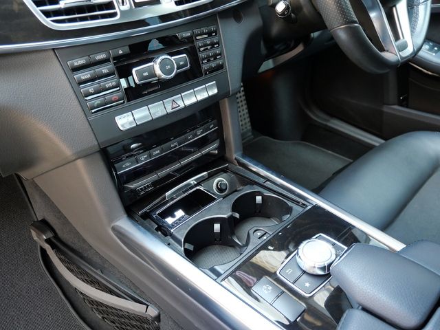 MERCEDES BENZ E class sedan
