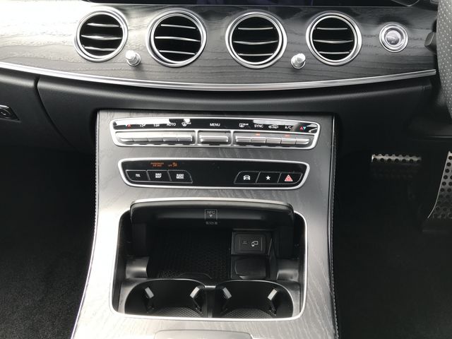 MERCEDES BENZ E-Class sedan