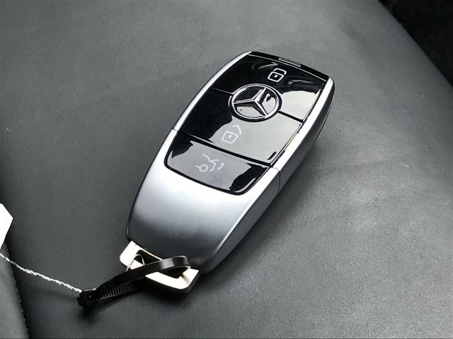 MERCEDES BENZ E-Class sedan