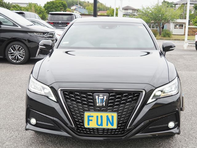 CROWN sedan hybrid