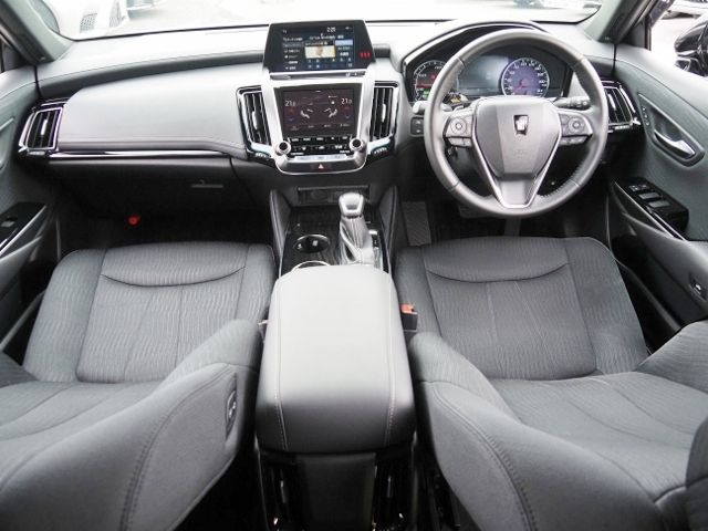 CROWN sedan hybrid
