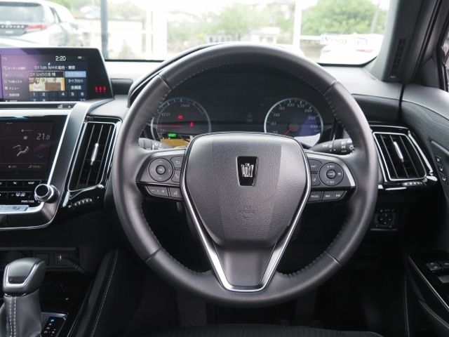 CROWN sedan hybrid