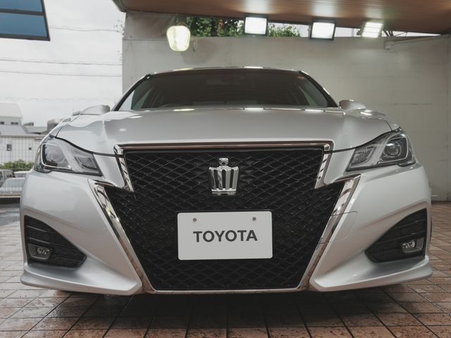 CROWN sedan