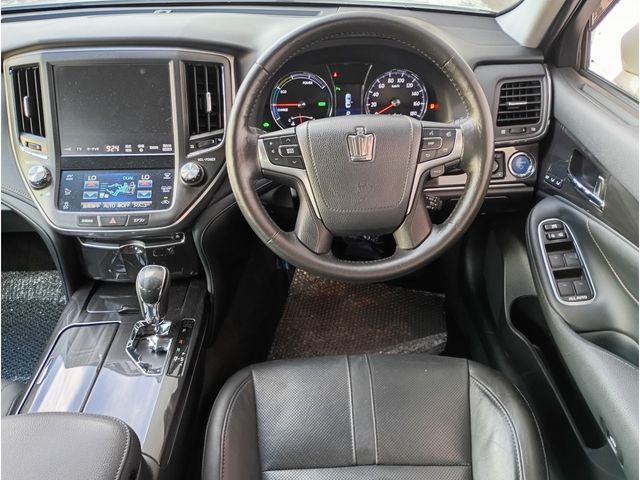 CROWN sedan hybrid