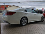 CROWN sedan hybrid