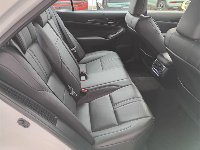 CROWN sedan hybrid