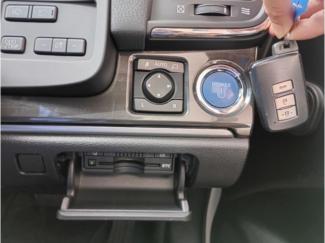 CROWN sedan hybrid