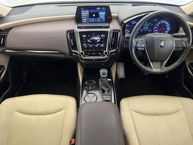 CROWN sedan hybrid