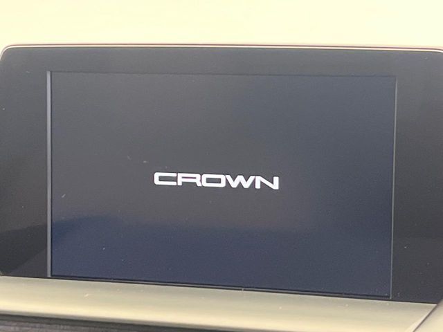 CROWN sedan hybrid