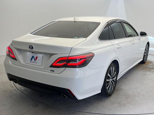 CROWN sedan hybrid