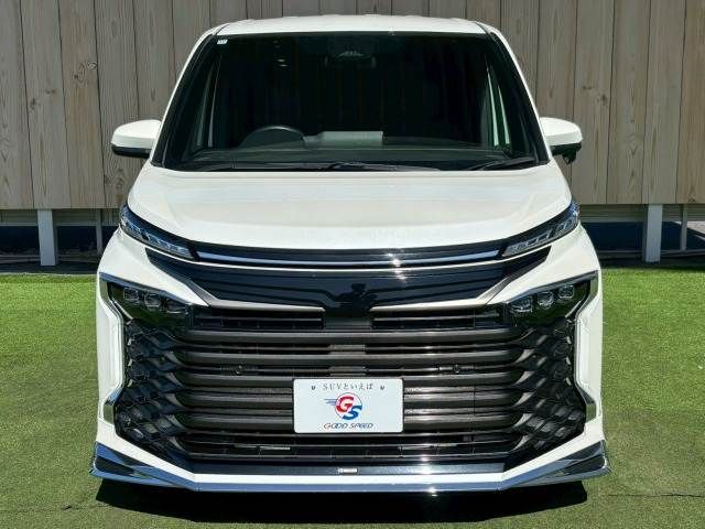 VOXY HYBRID